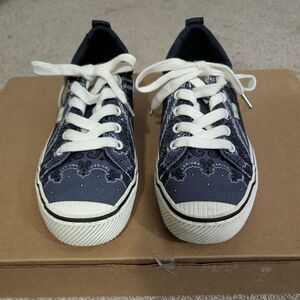 Cariuma Navy Handkerchief Print Sneakers, W 7.5, Casual Canvas Shoes, OCA Low